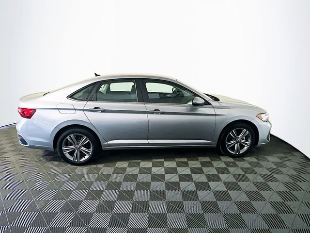 Used 2024 Volkswagen Jetta SE image 9
