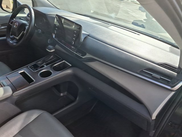 Used 2023 Toyota Sienna XLE FWD image 6