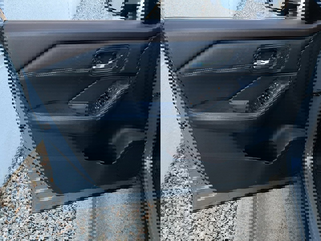 Used 2022 Nissan Rogue SL w/ SL Premium Package image 13