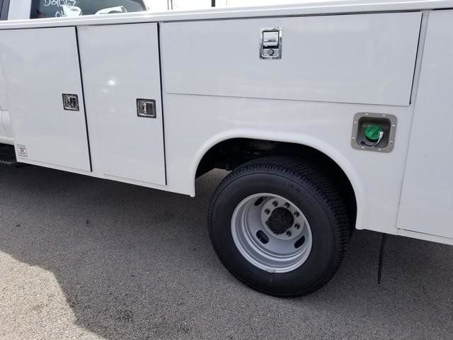 New 2025 Ford F550 4x4 Regular Cab Super Duty image 17