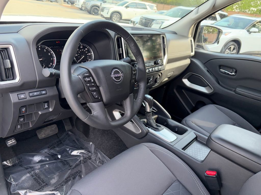 Used 2025 Nissan Frontier SV w/ SV Convenience Package image 8