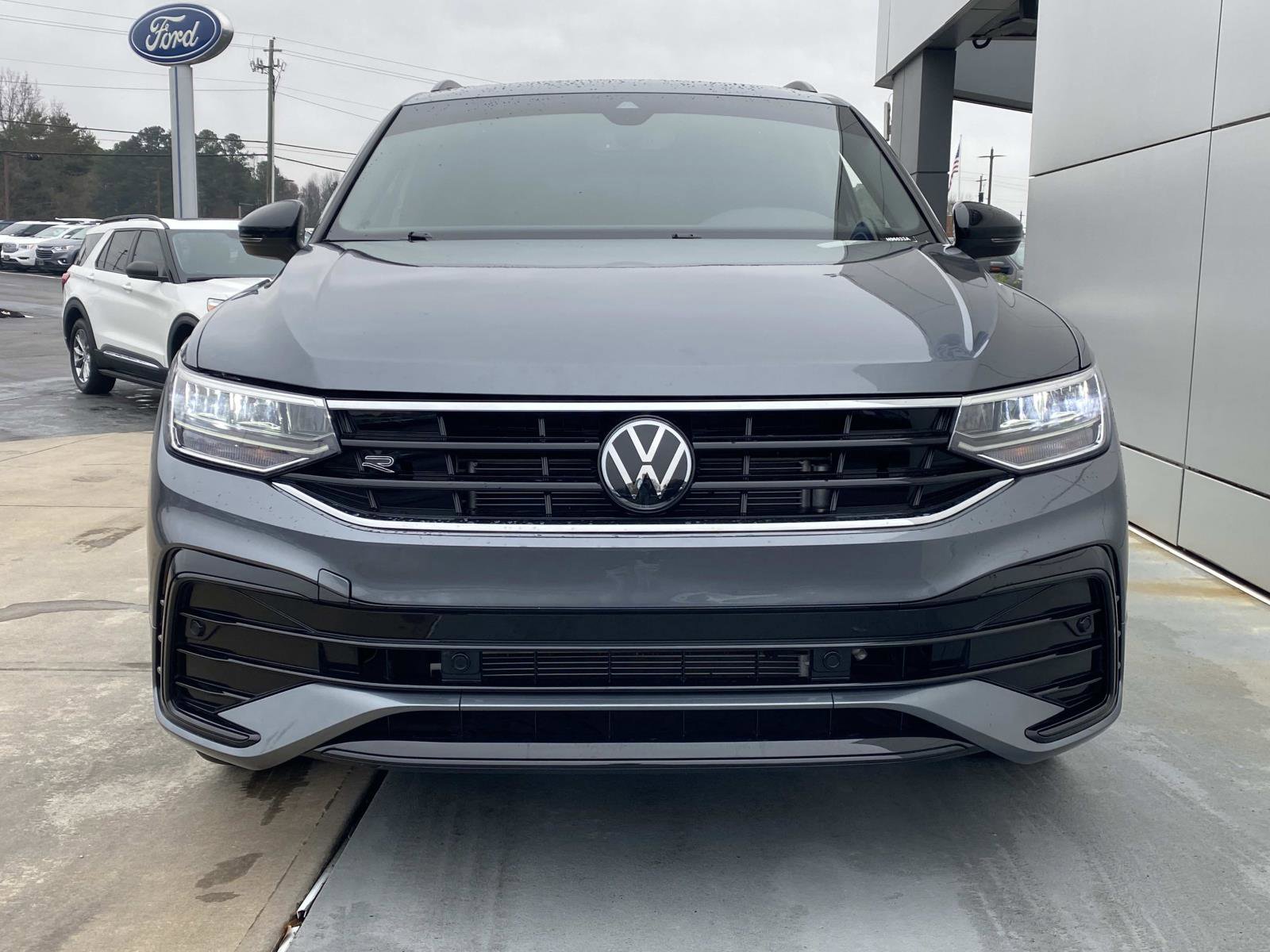 Used 2023 Volkswagen Tiguan SE R-Line image 10