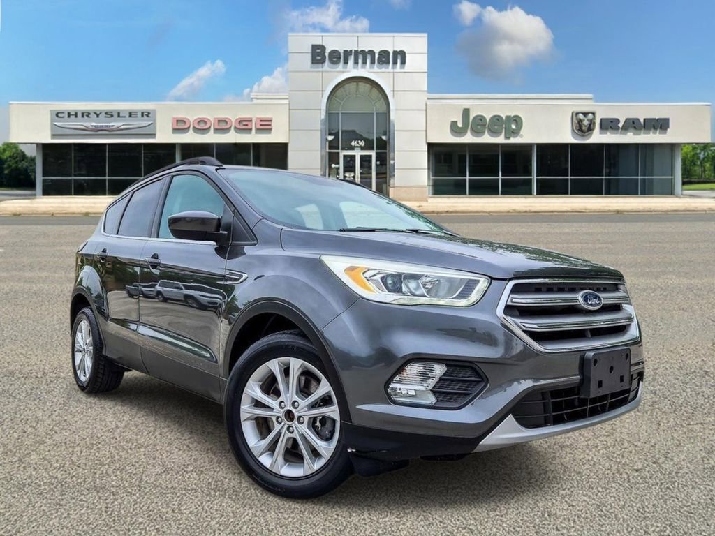 Used 2017 Ford Escape SE w/ Equipment Group 201A AWD/4WD image 1