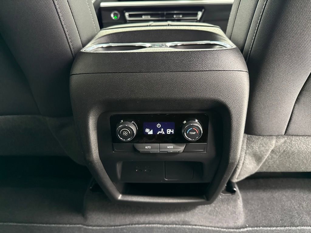 New 2026 Chevrolet Traverse LT image 13