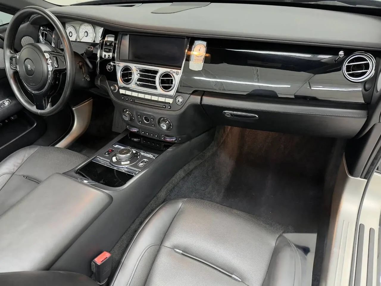 Used 2017 Rolls-Royce Dawn RWD image 9