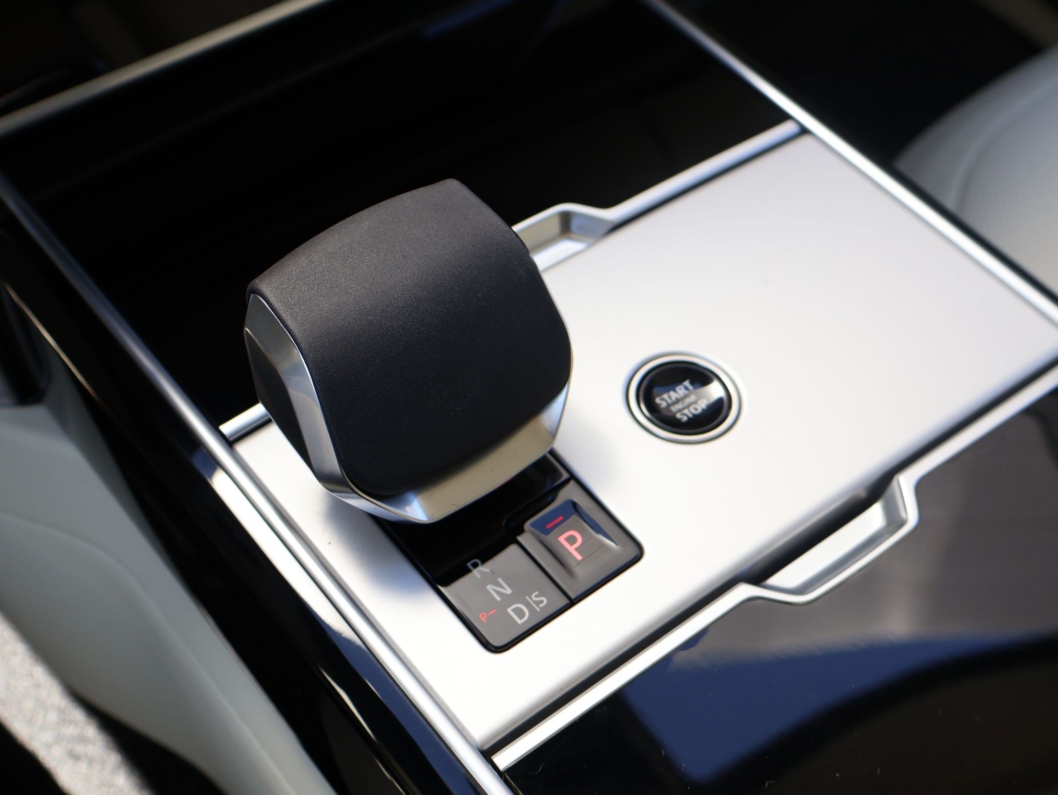 New 2026 Land Rover Range Rover SE AWD/4WD image 16