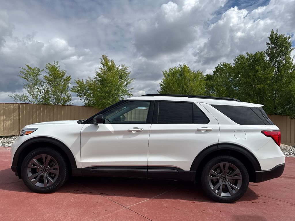 Used 2021 Ford Explorer XLT w/ Equipment Group 202A AWD/4WD image 4