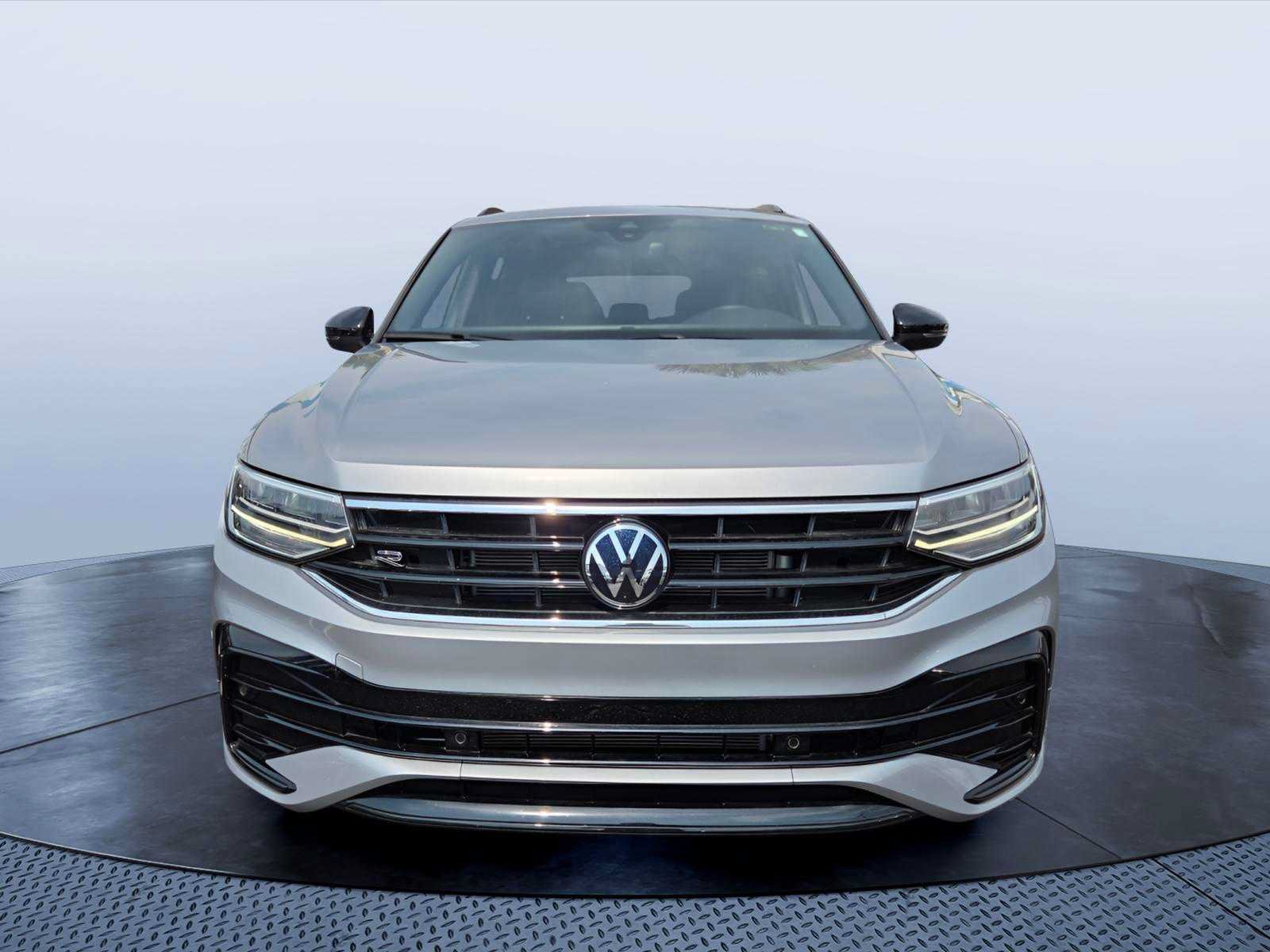 Used 2024 Volkswagen Tiguan SE R-Line FWD image 8