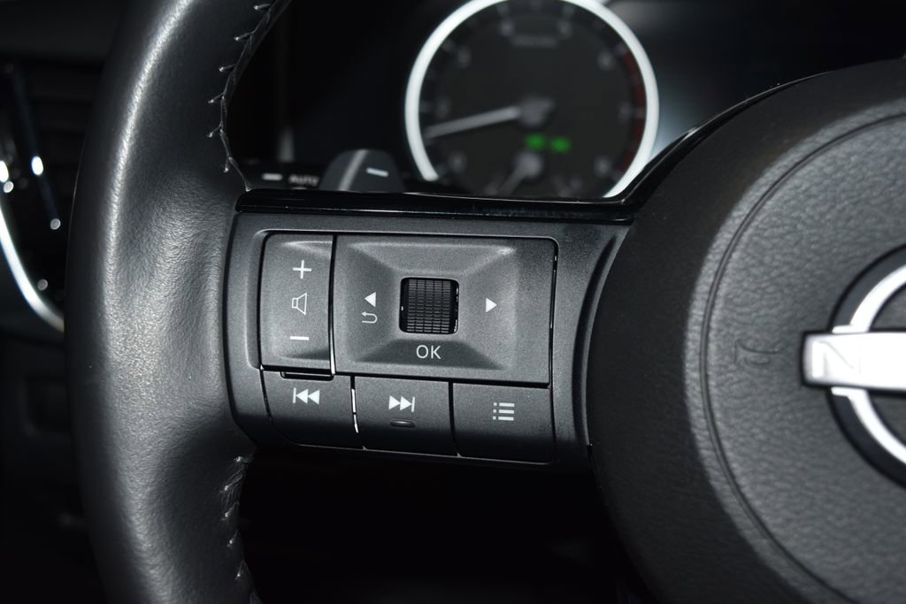 Used 2023 Nissan Rogue SL w/ SL Premium Package image 9