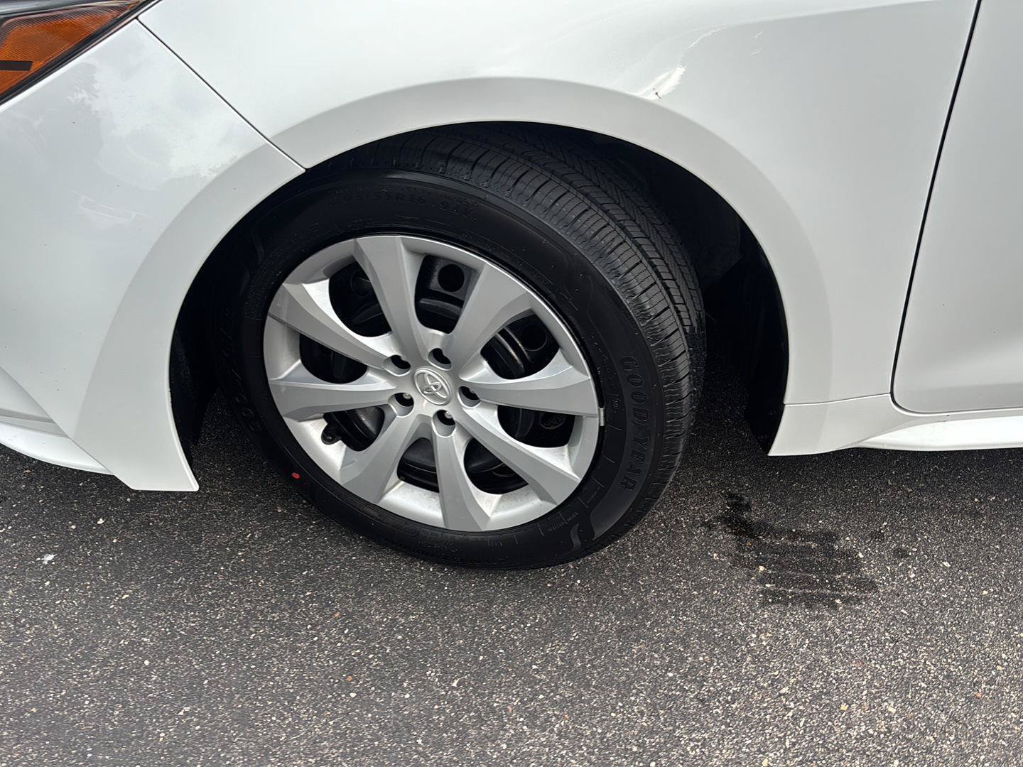 Used 2024 Toyota Corolla LE FWD image 5