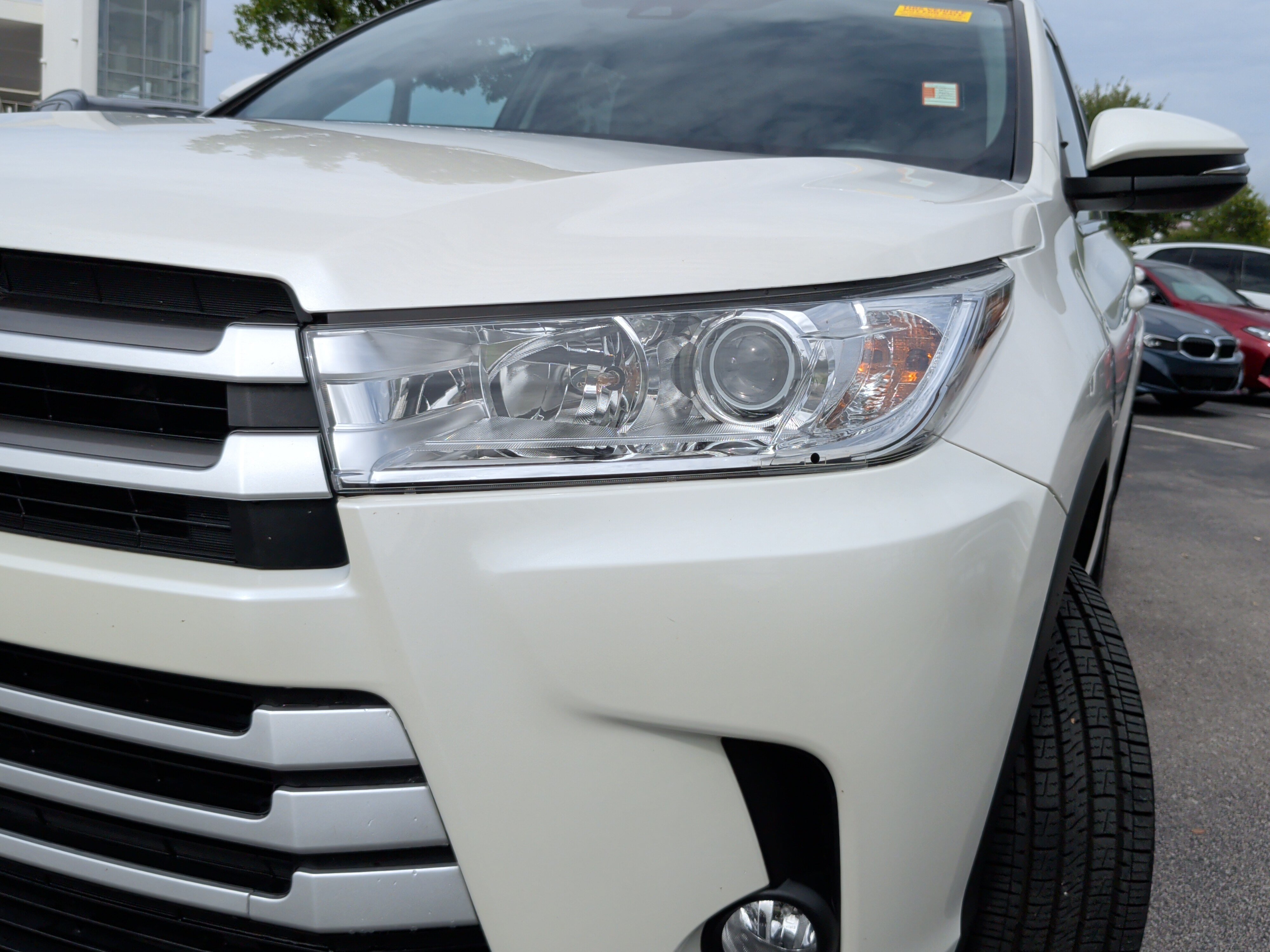 Used 2019 Toyota Highlander XLE AWD/4WD image 3