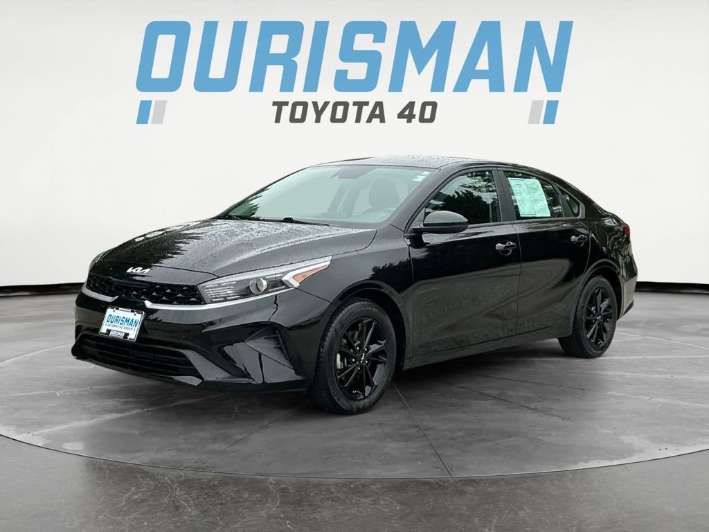 Used 2023 Kia Forte LXS image 3