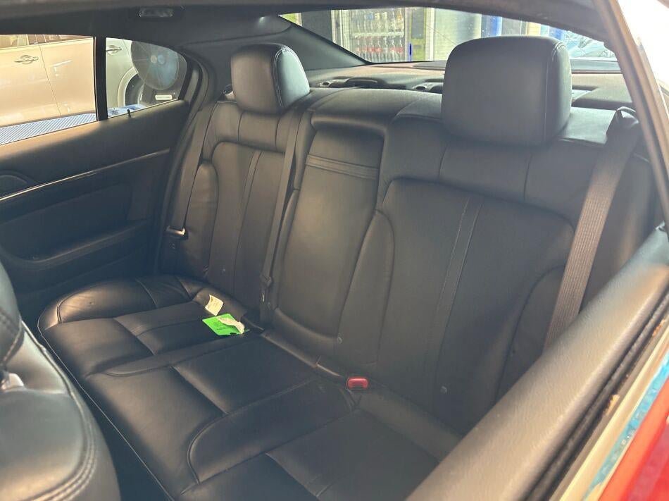 Used 2014 Lincoln MKS FWD image 7