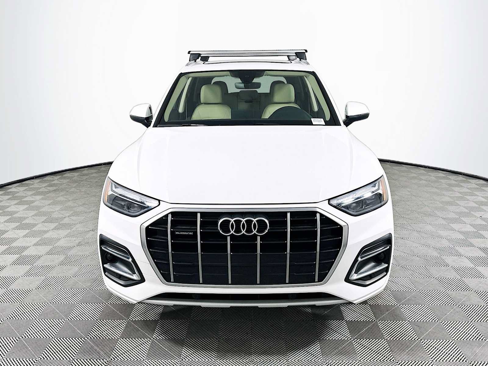 Used 2021 Audi Q5 2.0T Premium w/ Convenience Package AWD/4WD image 2
