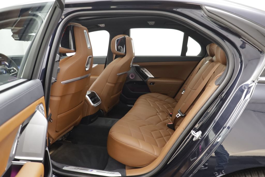 Used 2026 BMW 750e xDrive w/ Executive Package AWD/4WD image 16