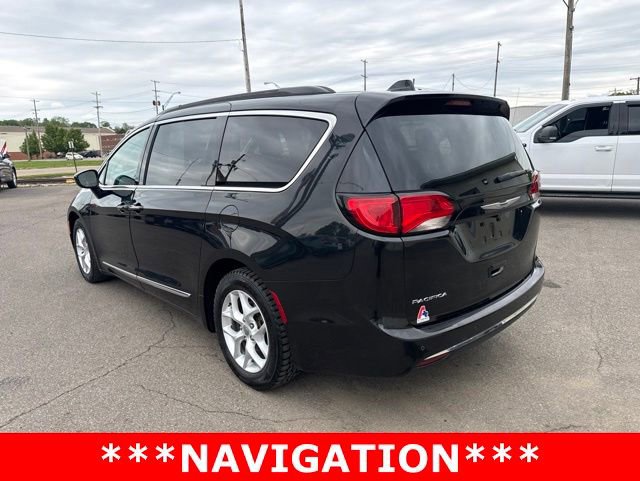 Used 2017 Chrysler Pacifica Touring-L w/ Tire & Wheel Group FWD image 5