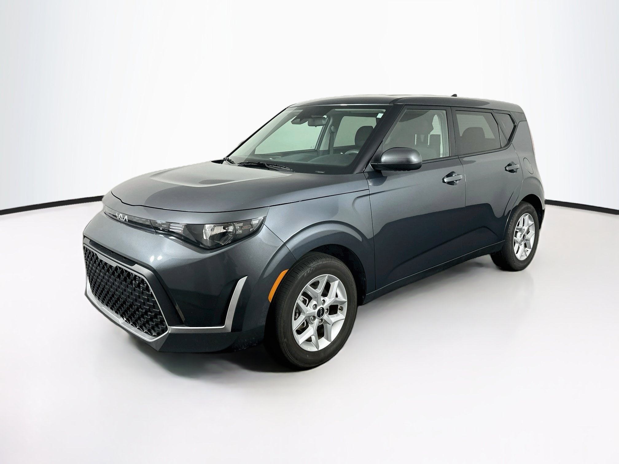 Used 2025 Kia Soul LX w/ LX Technology Package FWD image 3