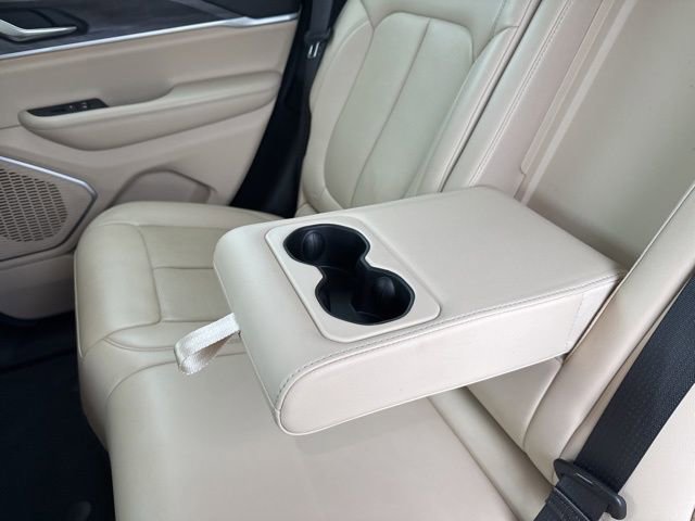 Used 2022 Jeep Grand Cherokee Limited w/ Luxury Tech Group II image 32