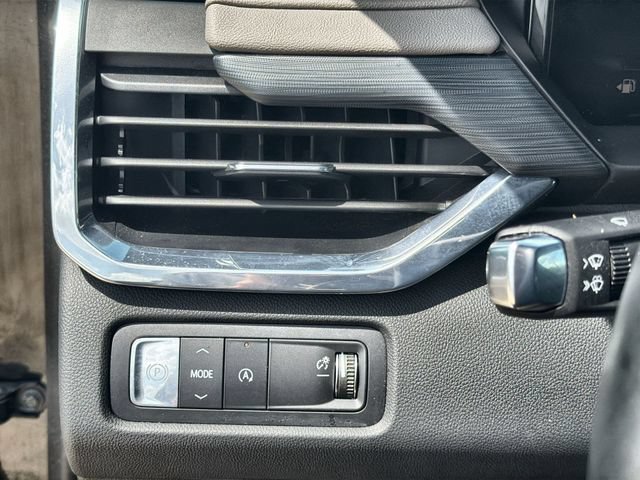 Used 2026 GMC Acadia Elevation w/ Elevation Premium Package FWD image 17
