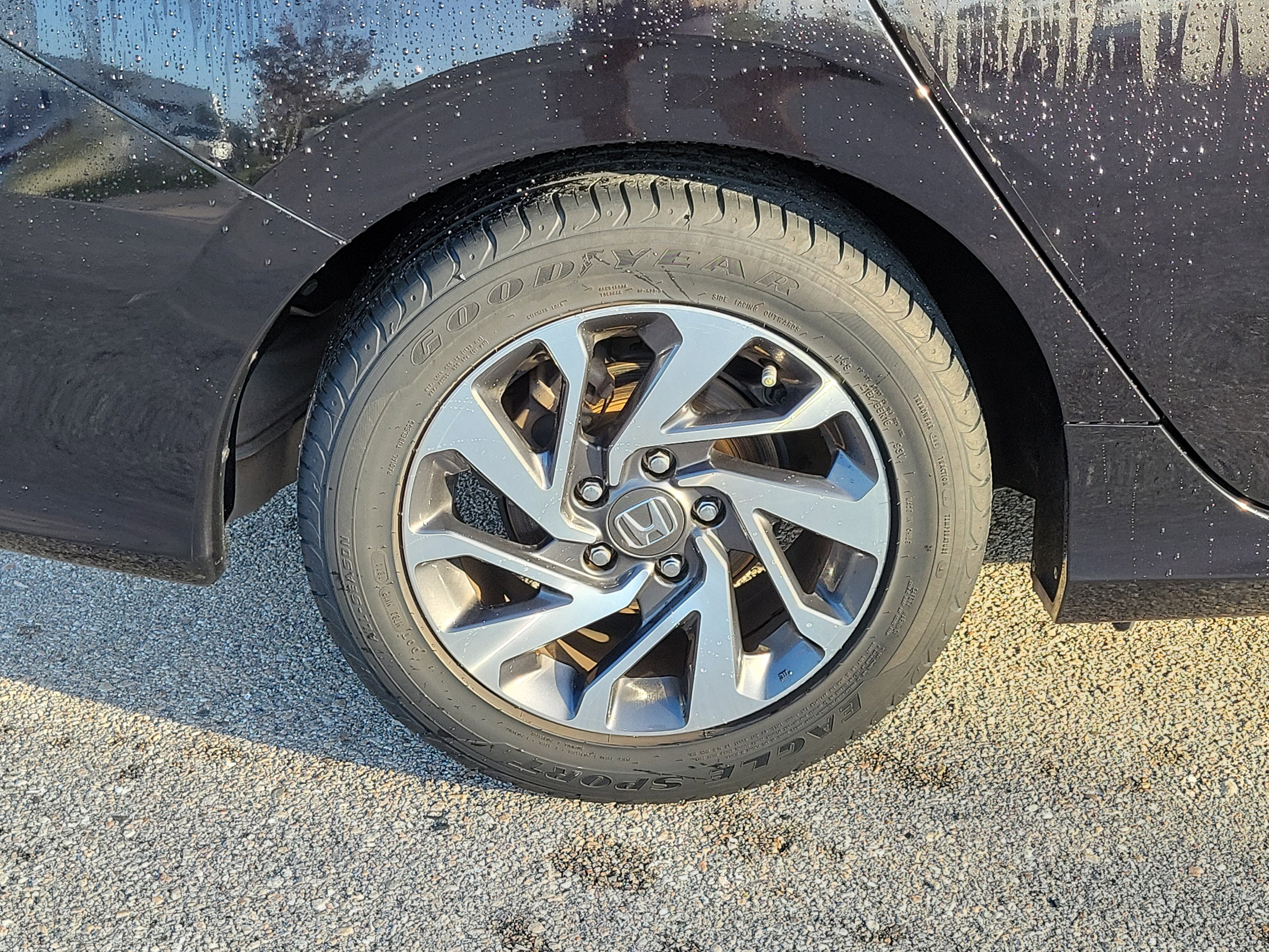 Used 2018 Honda Civic EX image 9