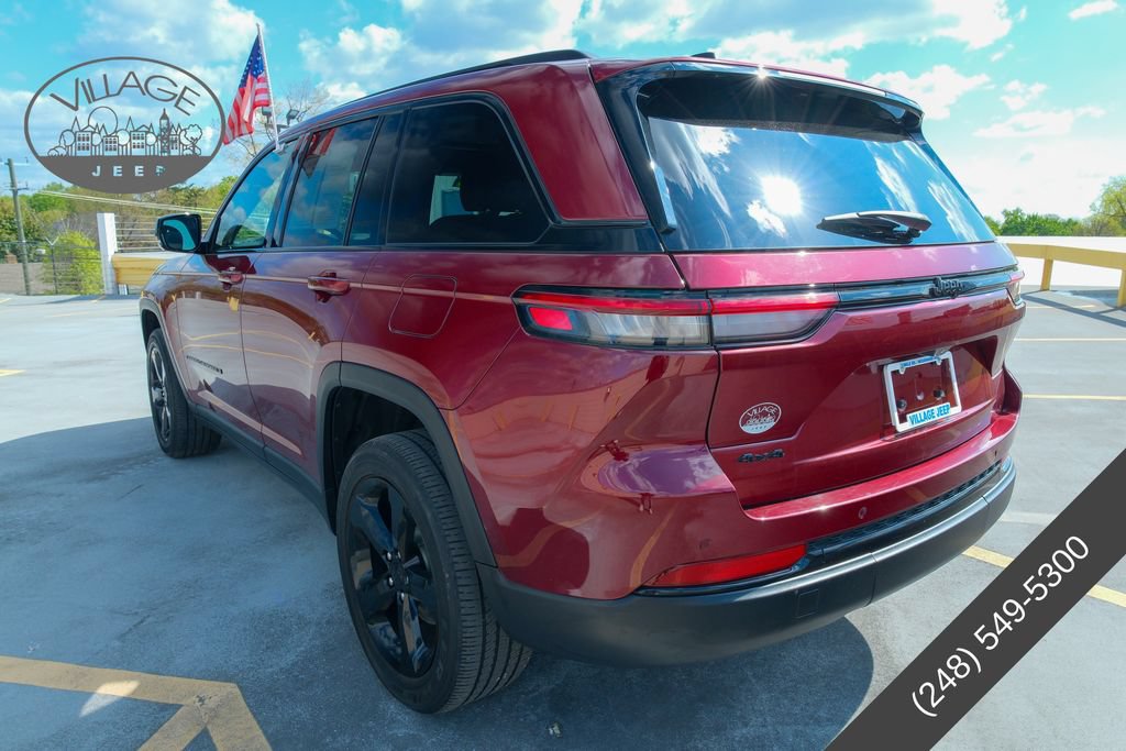 Used 2022 Jeep Grand Cherokee Altitude AWD/4WD image 6