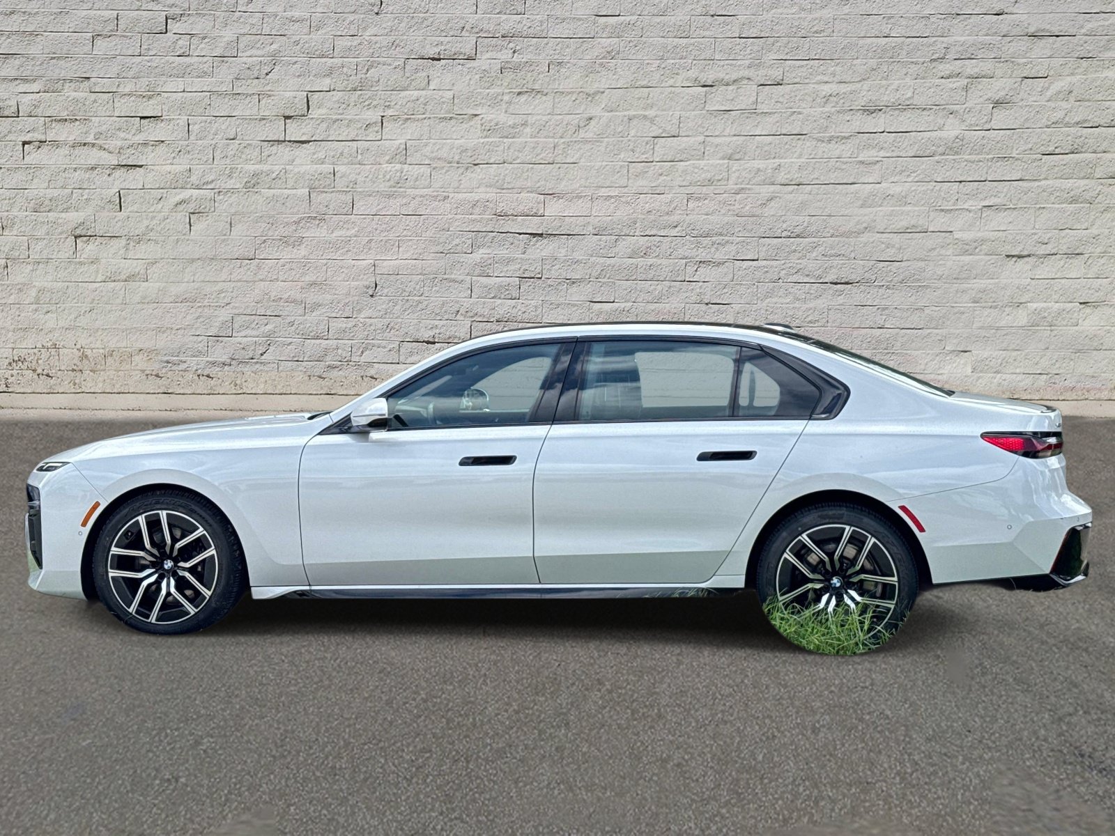Used 2026 BMW 740i xDrive AWD/4WD image 2