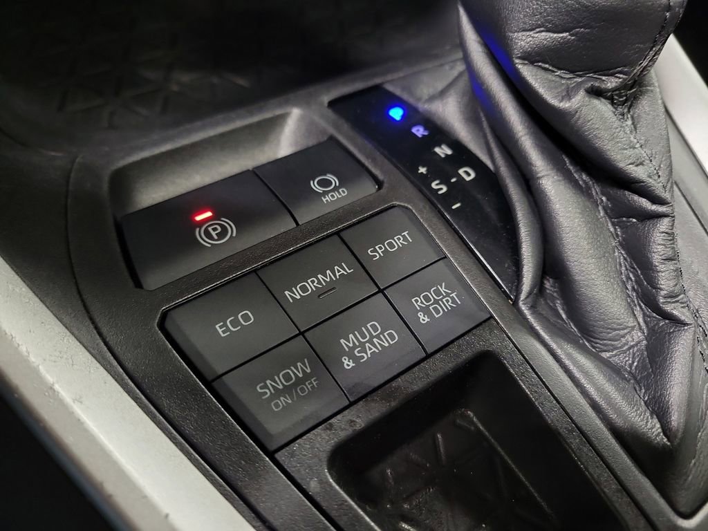Used 2020 Toyota RAV4 XLE w/ Convenience Package image 16