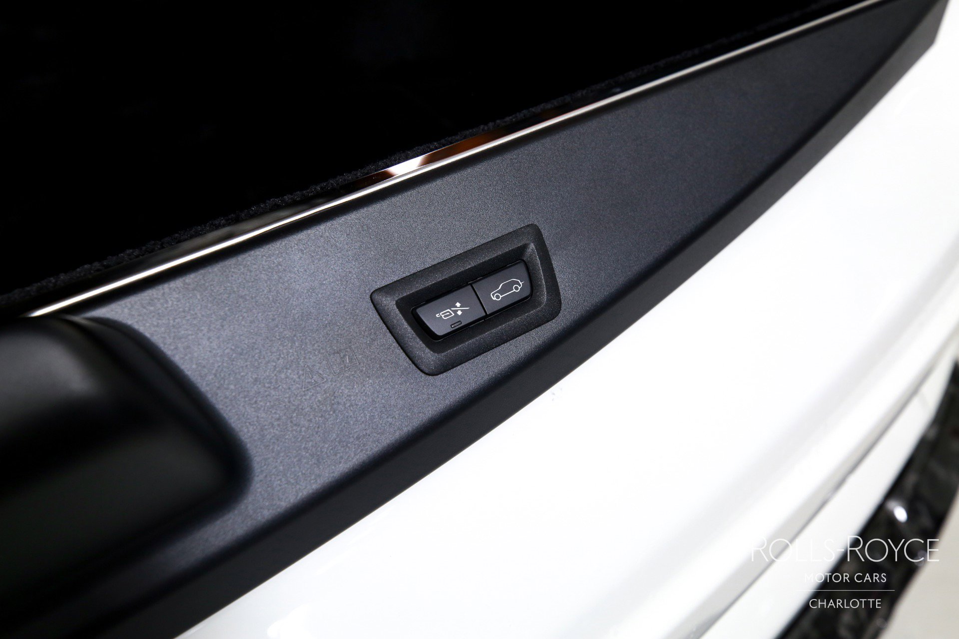 Used 2025 Rolls-Royce Cullinan Black Badge image 25