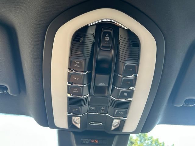 Used 2021 Porsche Macan AWD/4WD image 29
