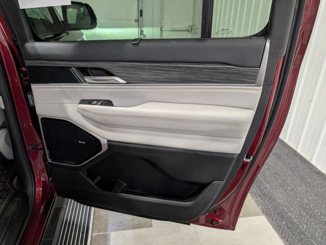 Used 2024 Jeep Wagoneer L Series III w/ Premium Group I image 27