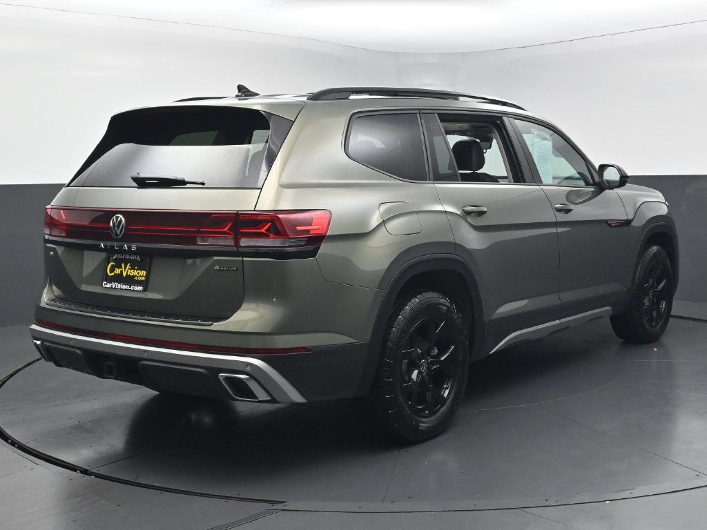 Used 2025 Volkswagen Atlas Peak Edition SE AWD/4WD image 5