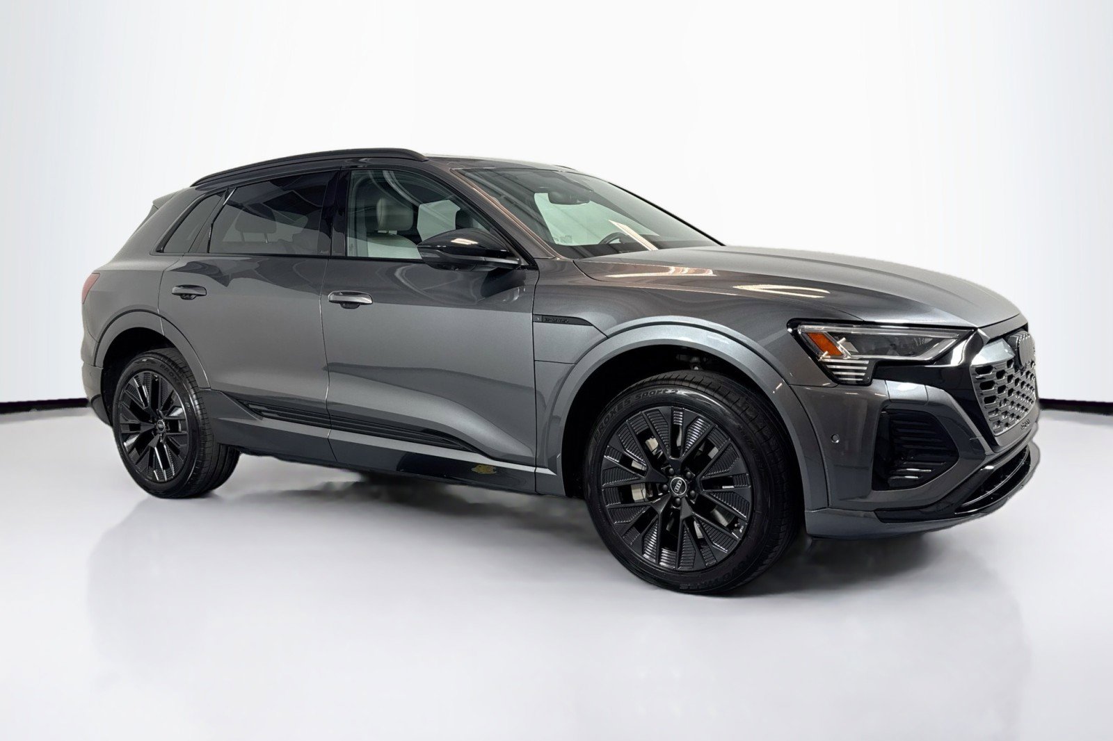 Used 2024 Audi Q8 e-tron Prestige w/ Prestige Package image 3