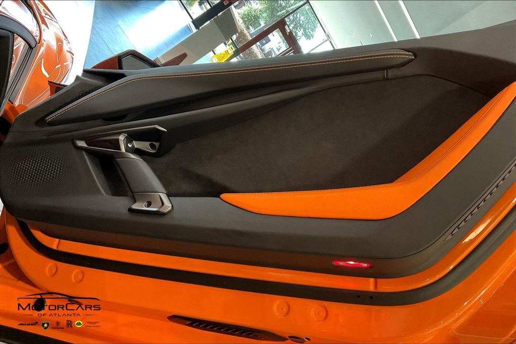 Used 2024 Lamborghini Revuelto image 19