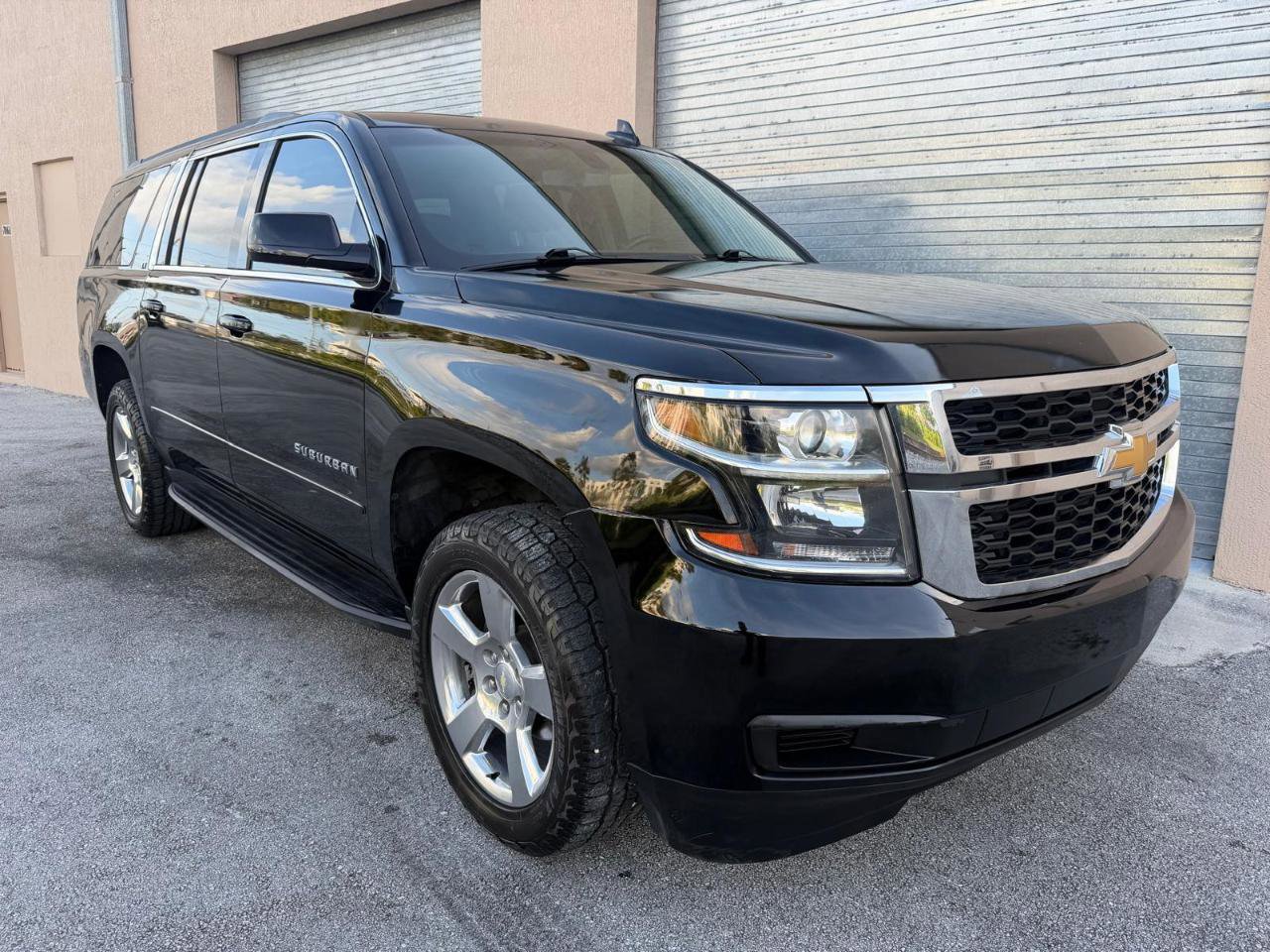 Used 2017 Chevrolet Suburban LS w/ All-Season Package RWD image 2