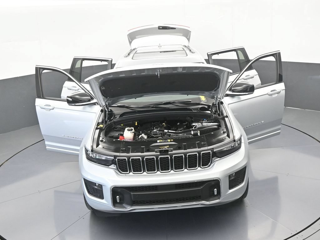 Used 2024 Jeep Grand Cherokee Overland w/ Luxury Tech Group IV AWD/4WD image 79