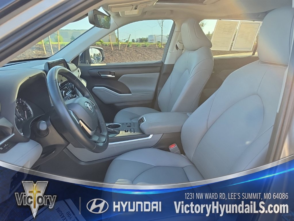 Used 2025 Toyota Highlander XLE AWD/4WD image 9