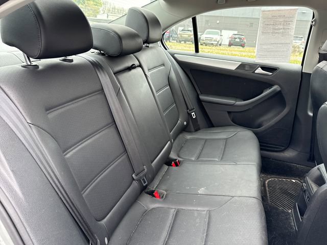 Used 2013 Volkswagen Jetta SE FWD image 12