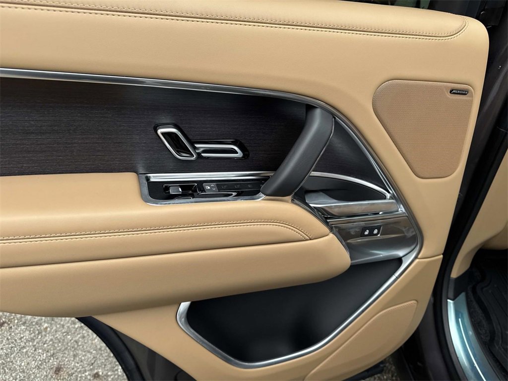 New 2025 Land Rover Range Rover SE image 13