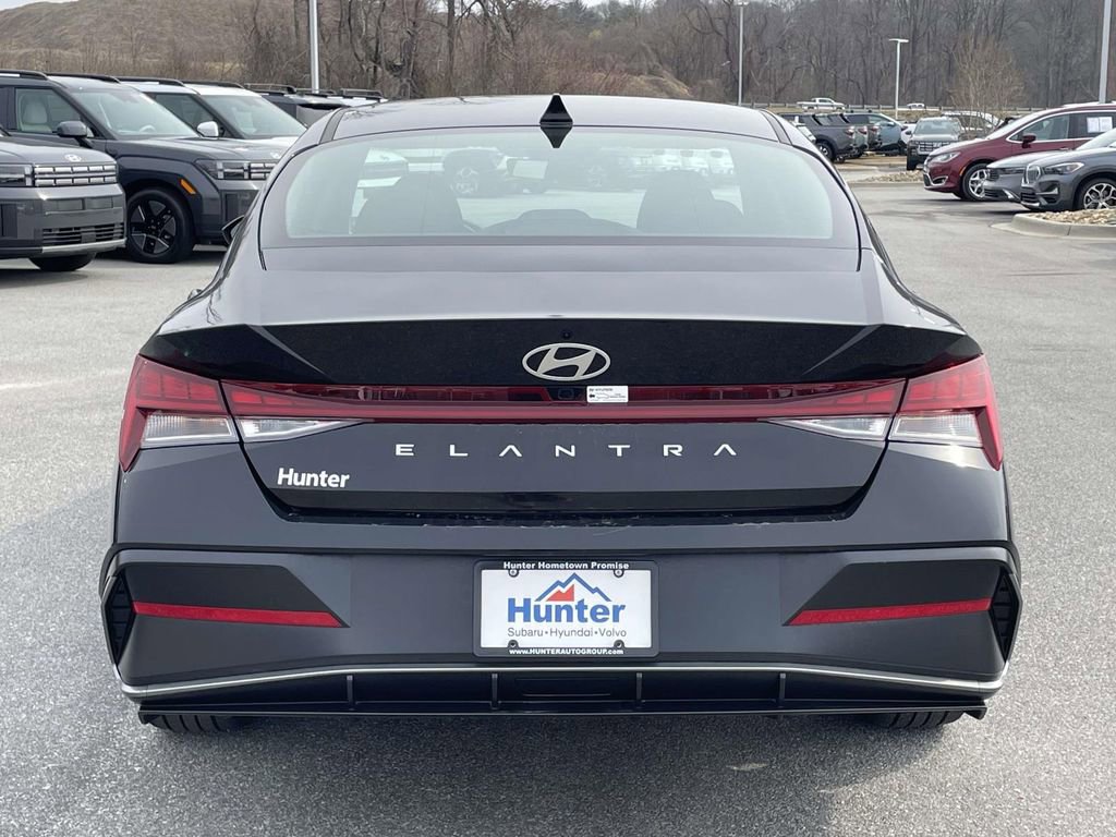 Certified 2025 Hyundai Elantra SEL image 27