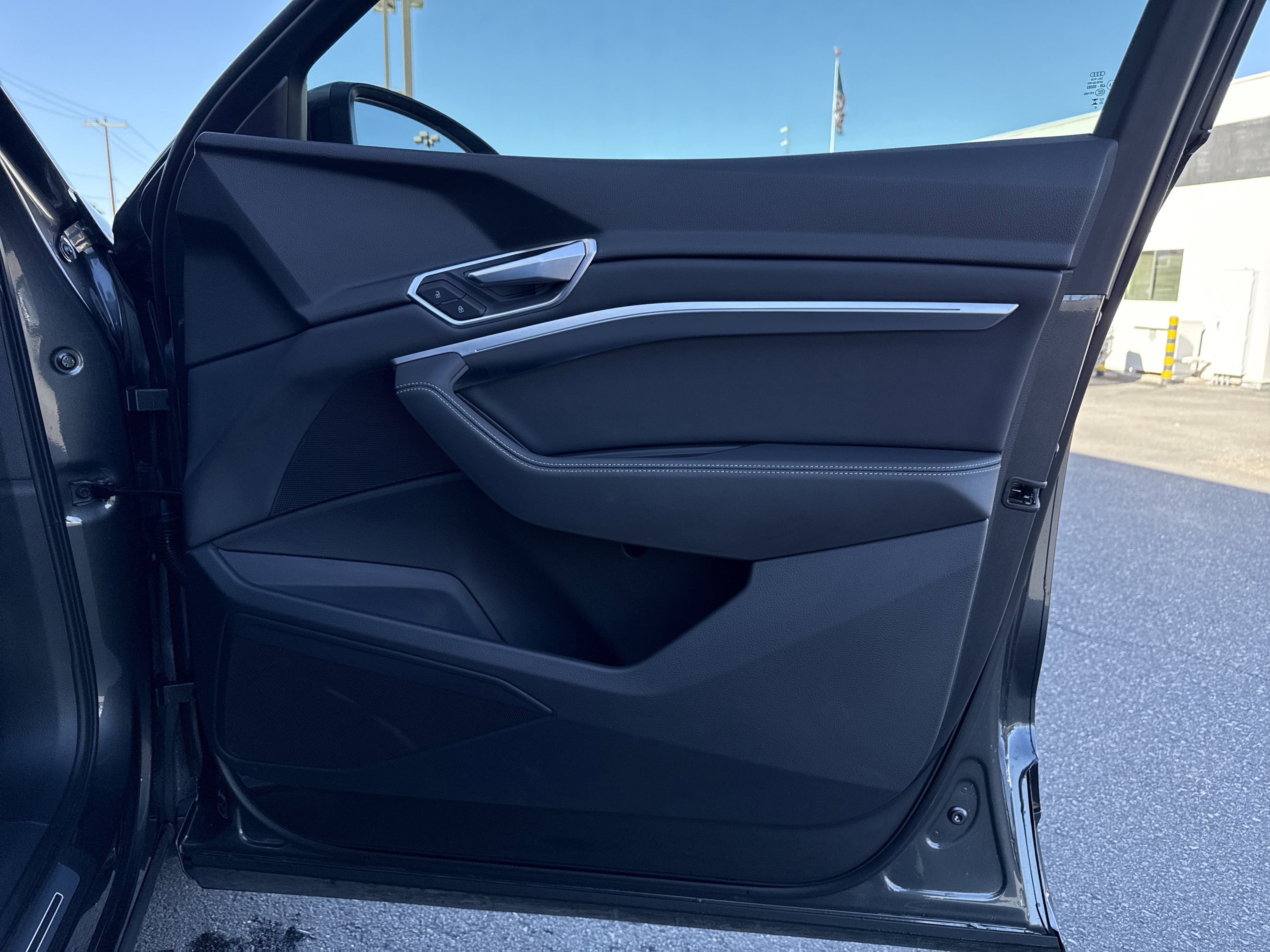 Used 2023 Audi e-tron Premium w/ Convenience Plus Package image 45