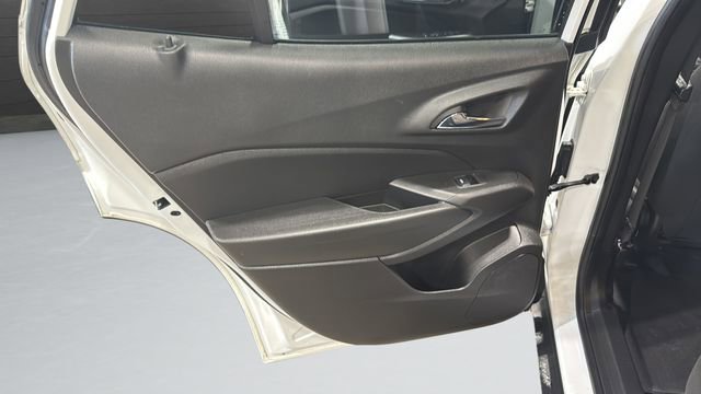 Used 2024 Chevrolet Trax LS w/ LS Convenience Package image 23