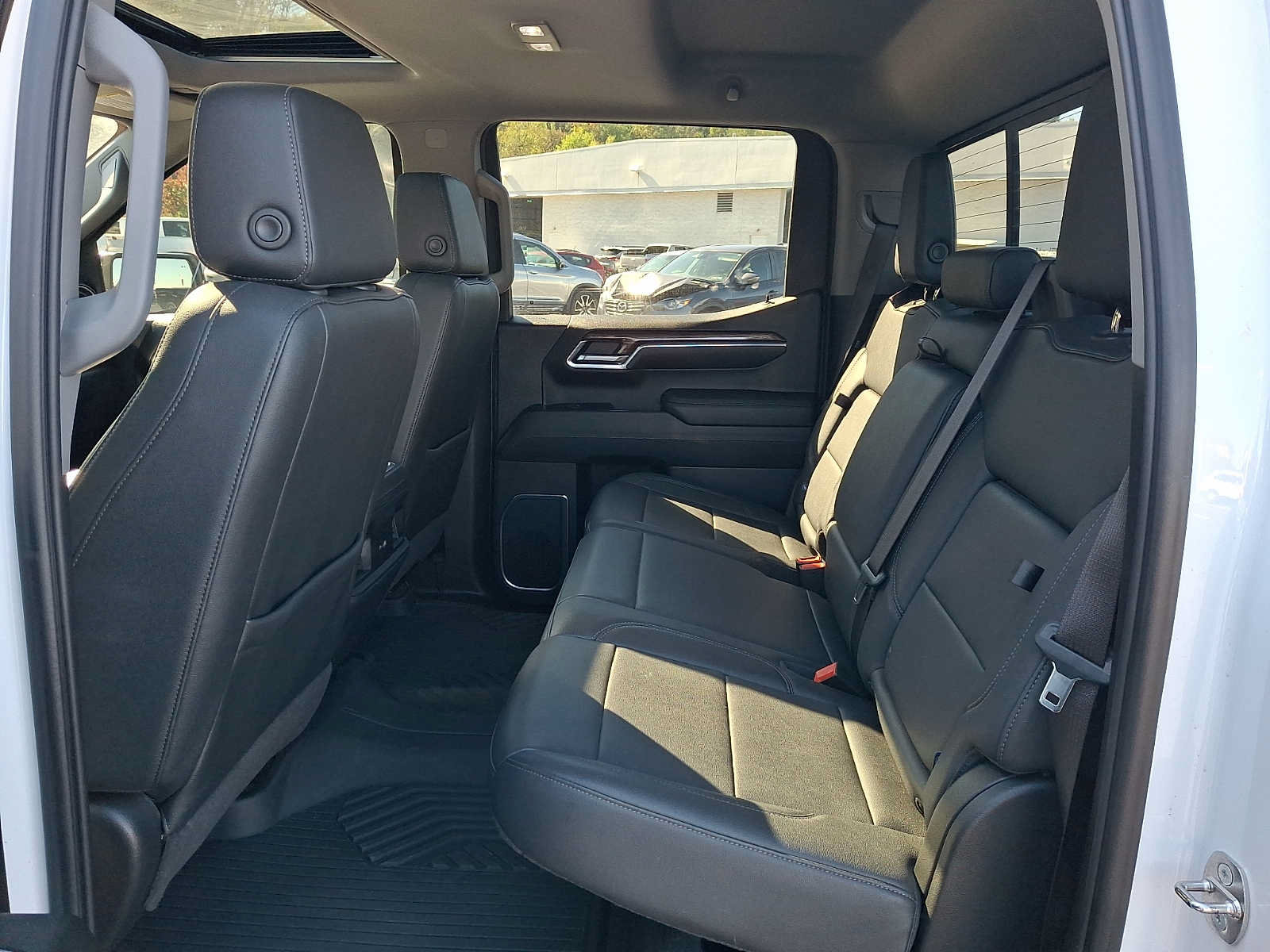Used 2024 Chevrolet Silverado 1500 LT Trail Boss w/ LT Trail Boss Premium Package AWD/4WD image 10