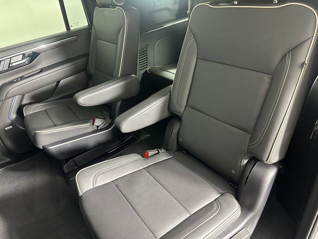 Used 2025 Chevrolet Suburban Premier AWD/4WD image 27