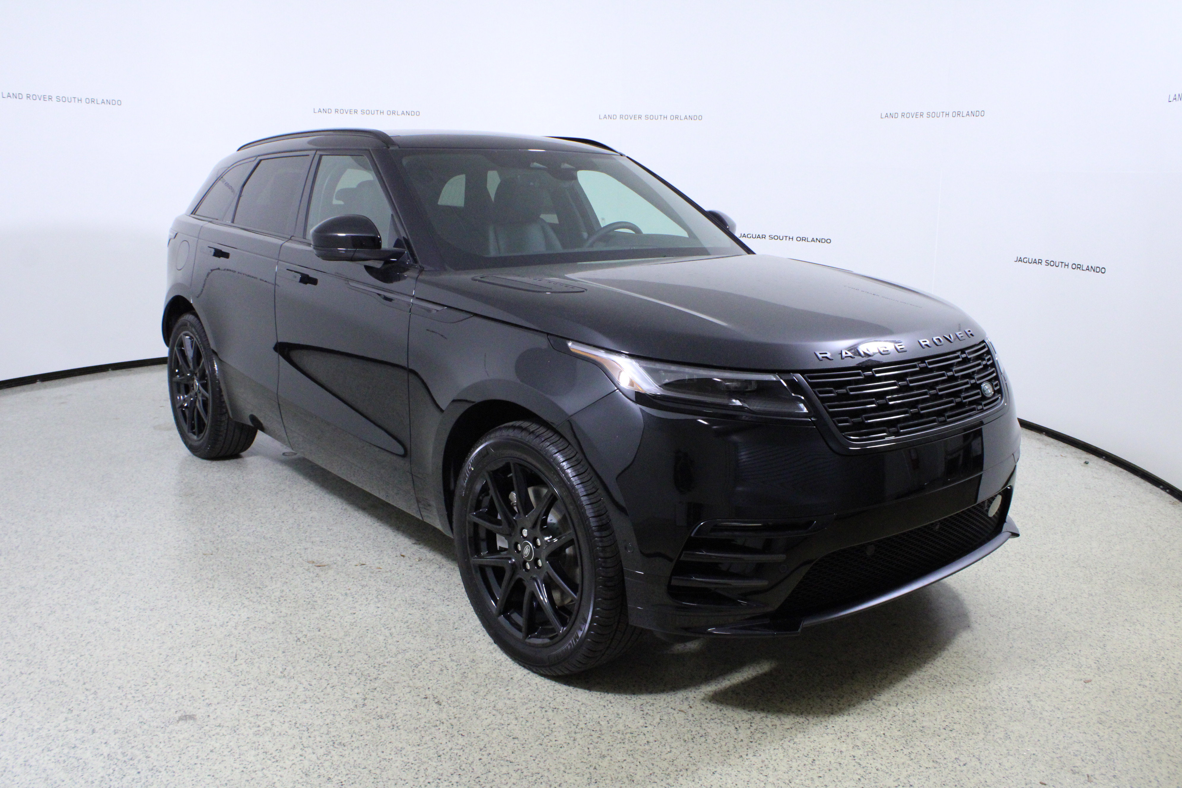 New 2026 Land Rover Range Rover Velar Dynamic SE image 3