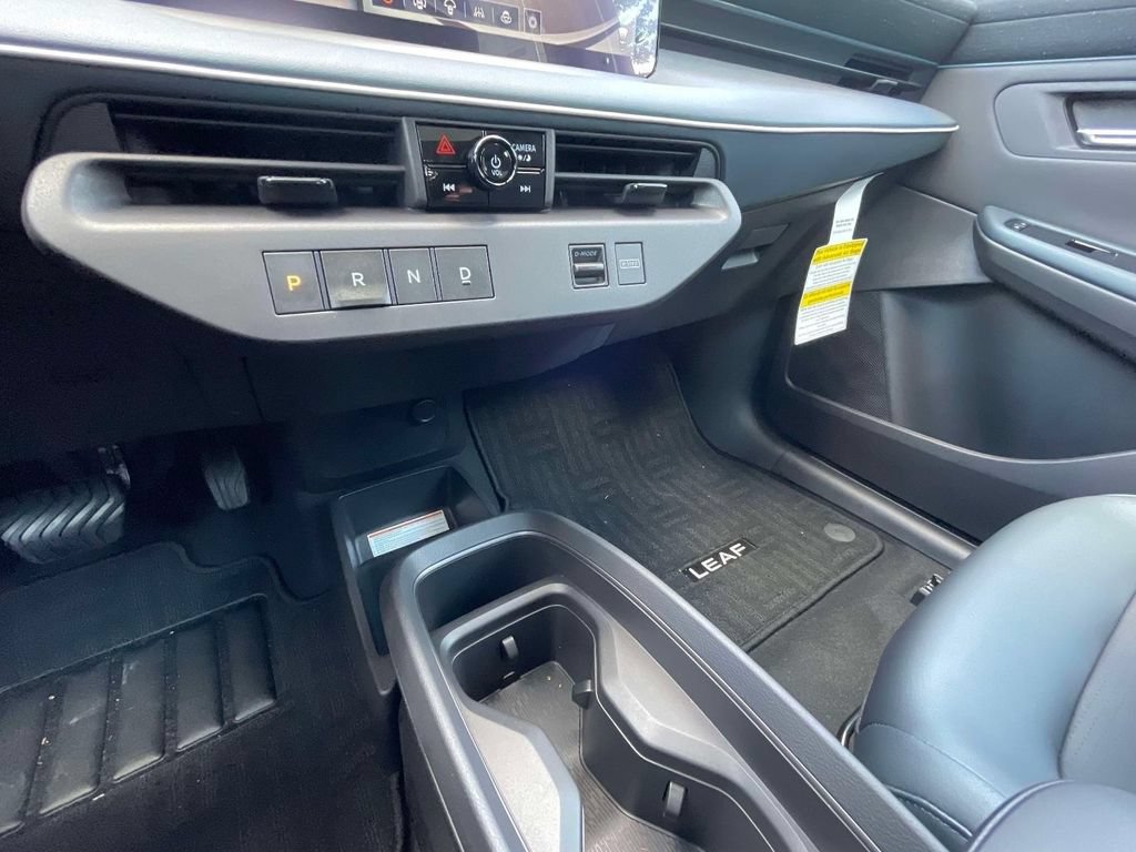 New 2026 Nissan Leaf Platinum+ w/ Floor Mat Package (Platinum+) FWD image 32