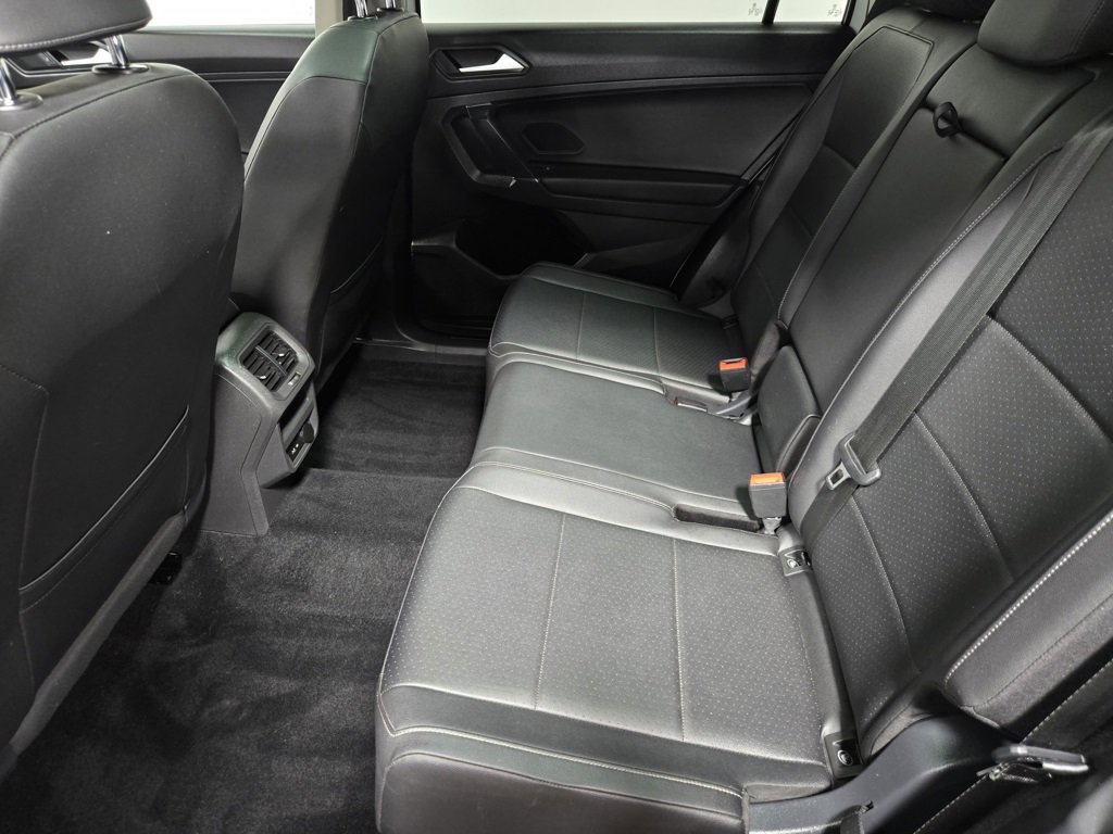 Used 2020 Volkswagen Tiguan SE w/ Panoramic Sunroof Package image 31