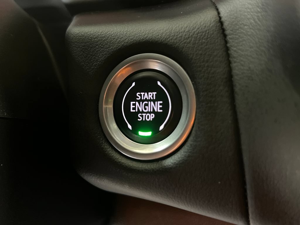 Used 2021 Chevrolet Tahoe Z71 w/ Luxury Package AWD/4WD image 25
