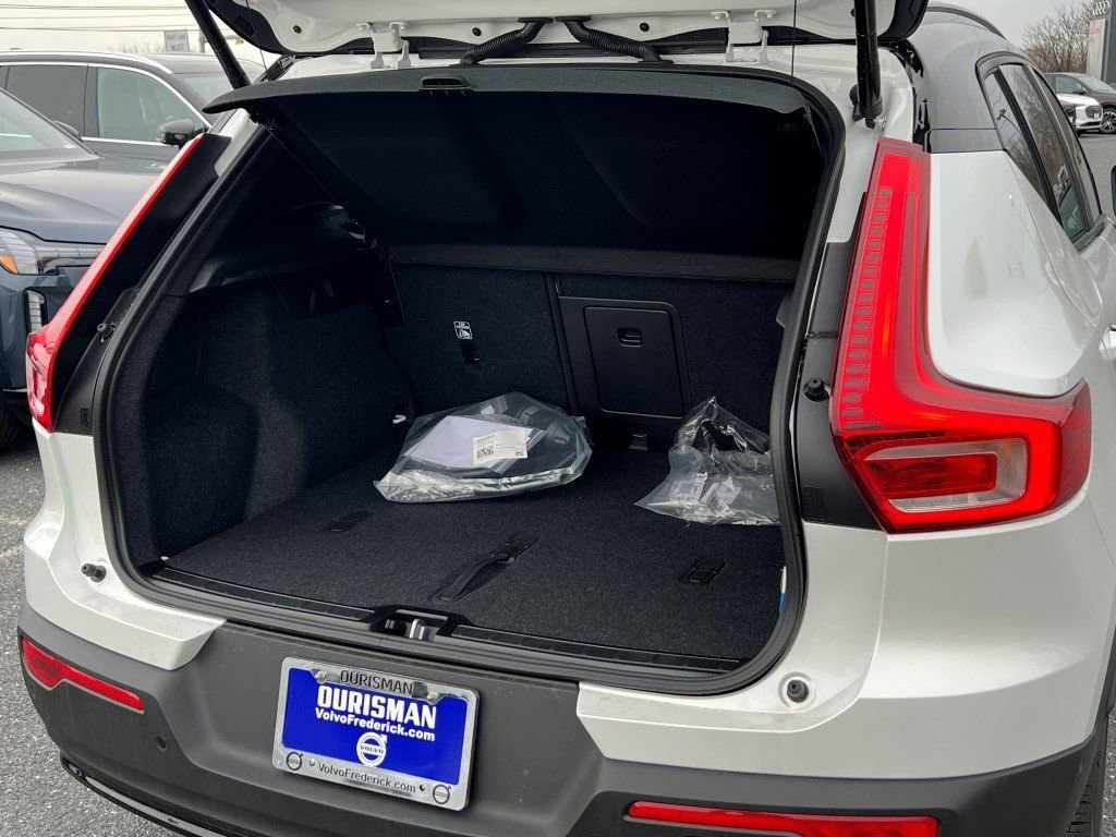 New 2026 Volvo EX40 Plus w/ Climate Package image 13