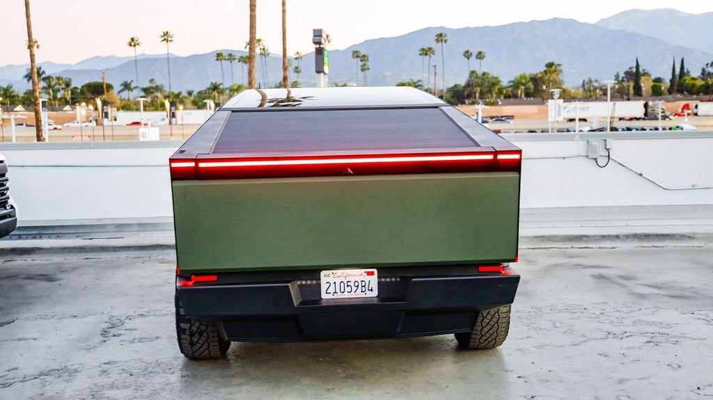 Used 2024 Tesla Cybertruck AWD Crew Cab image 8