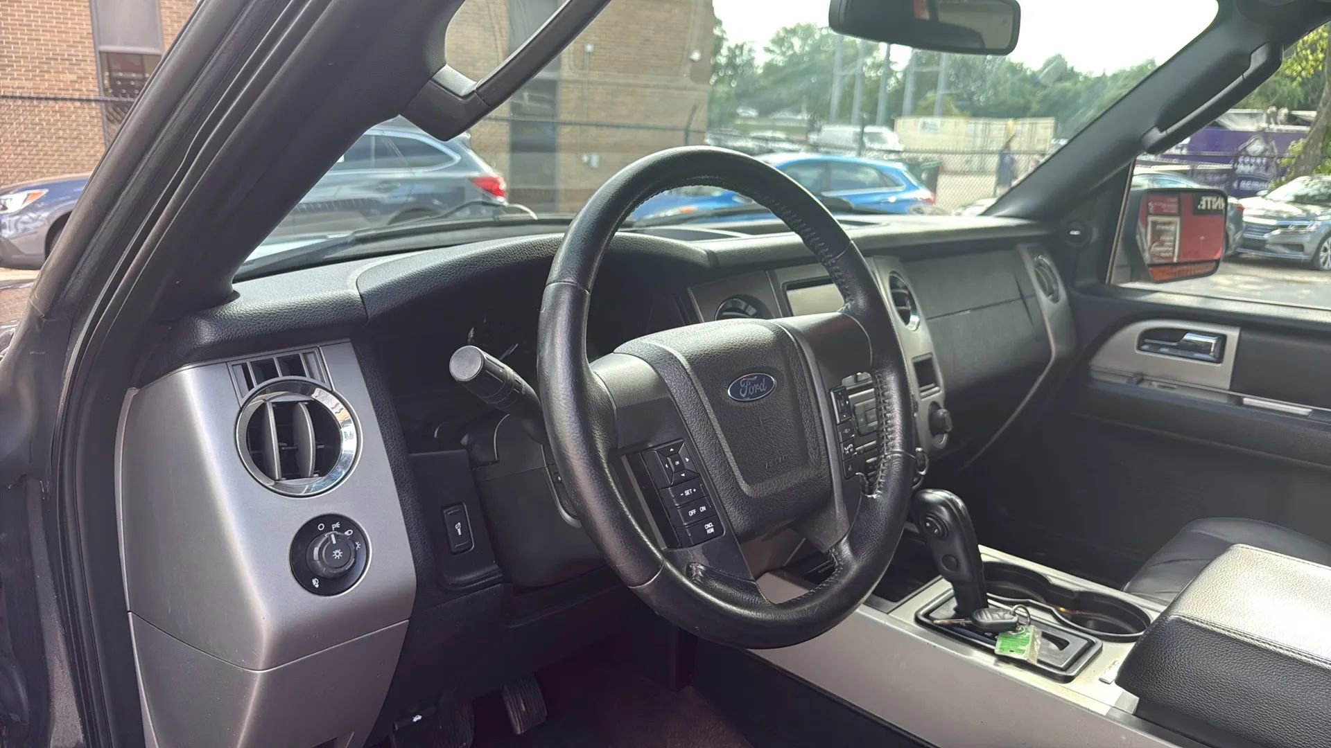 Used 2015 Ford Expedition XLT w/ Equipment Group 202A RWD image 14